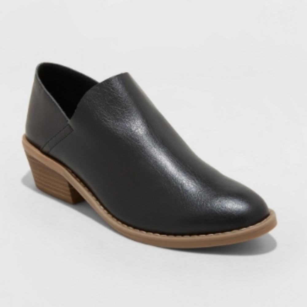 15. NWT Universal Thread Black Ankle Boots